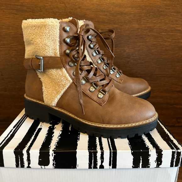 DV by Dolce Vita Algery Faux-Fur-Trim Booties - Picture 4 of 6